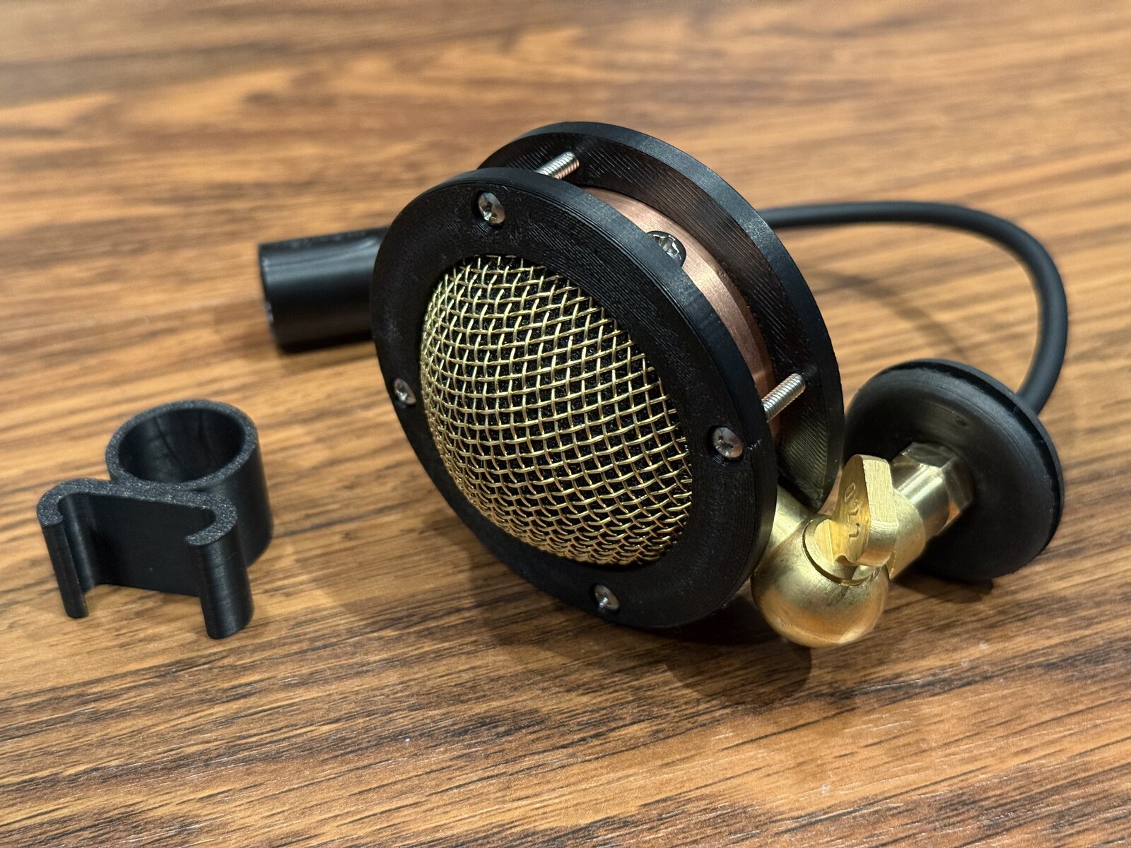 Chester V2 with included XLR cable clip