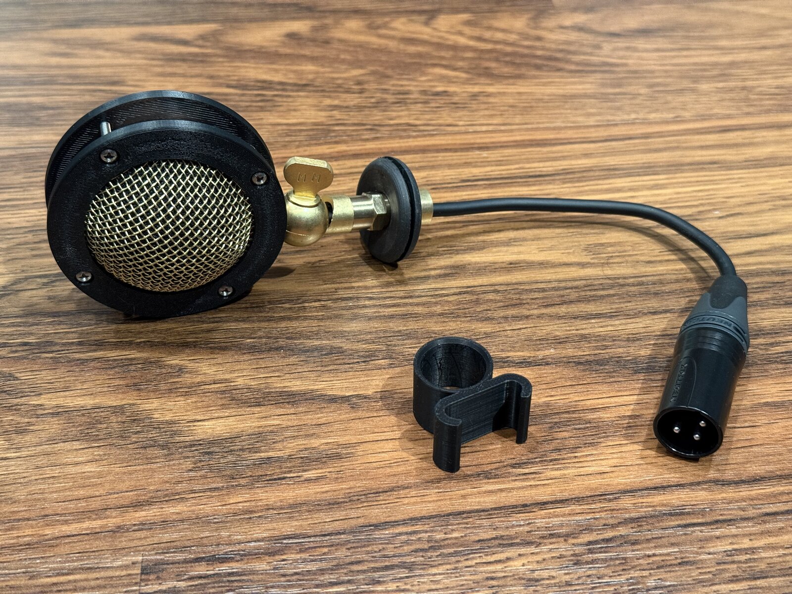 Chester V2 keyed swivel detail