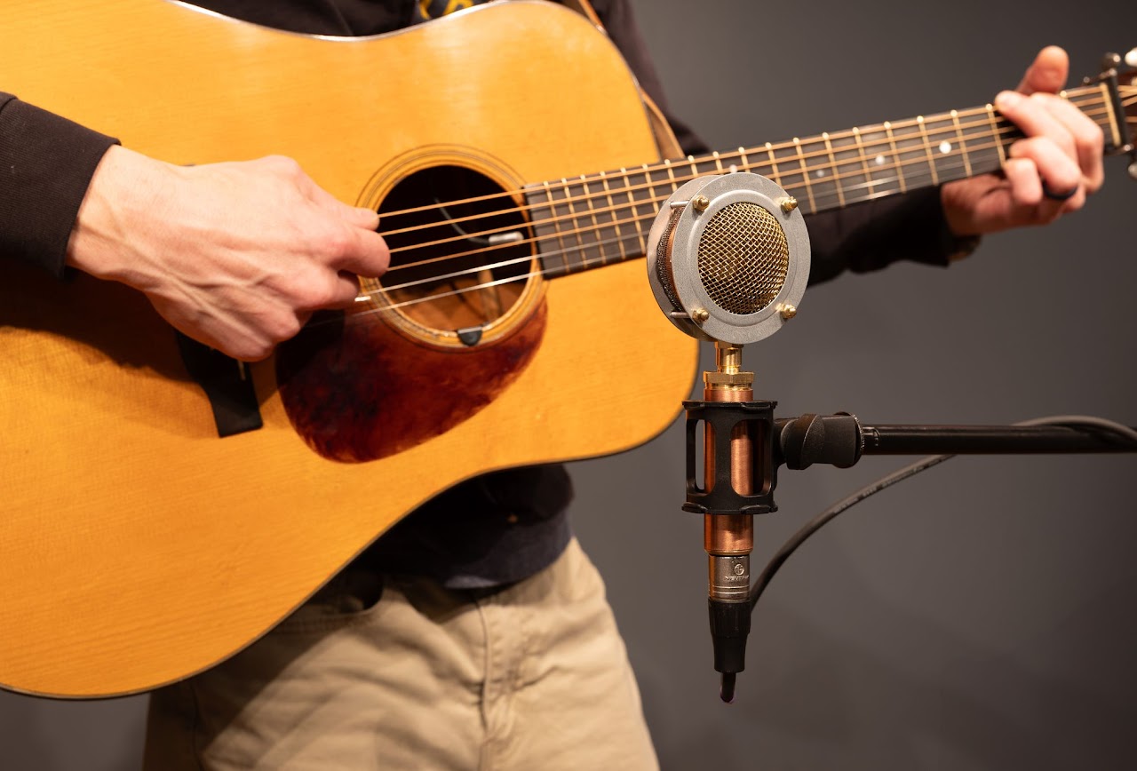 Milton microphone recording acoustic guitar
